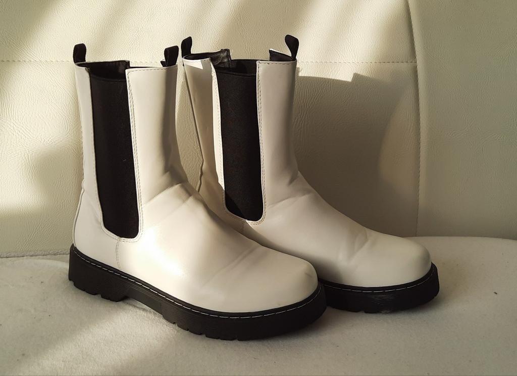 Witte laarsjes - bluebox - maat 40 - zgan - kleur zie foto 4, Kleding | Dames, Schoenen, Blue Box, Wit, Lage of Enkellaarzen, Ophalen of Verzenden