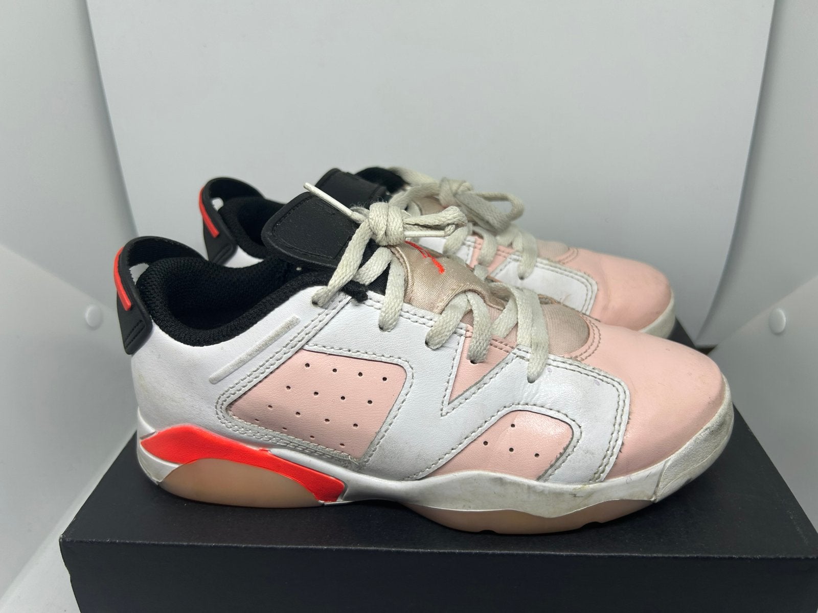 Jordan low kids mt 33.5, Gebruikt, Meisje, Sportschoenen, Ophalen of Verzenden