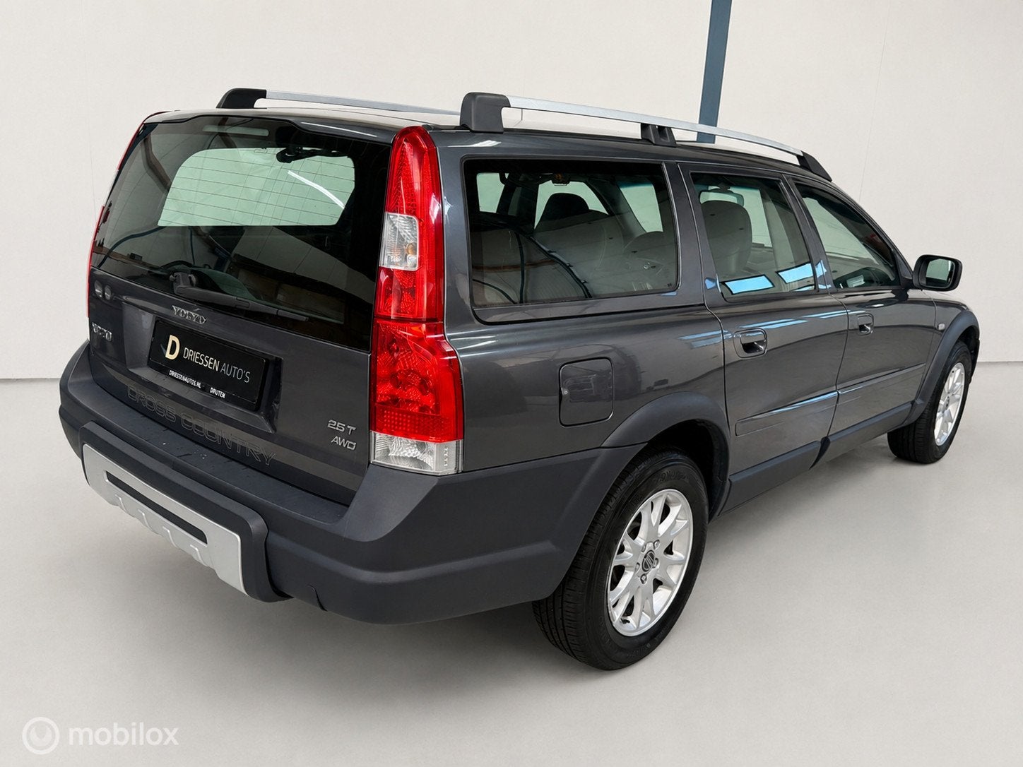 Volvo XC70 2.5 T Kinetic AUTOMAAT / LEER, Auto's, Volvo, Automaat, Gebruikt, XC70, 2521 cc