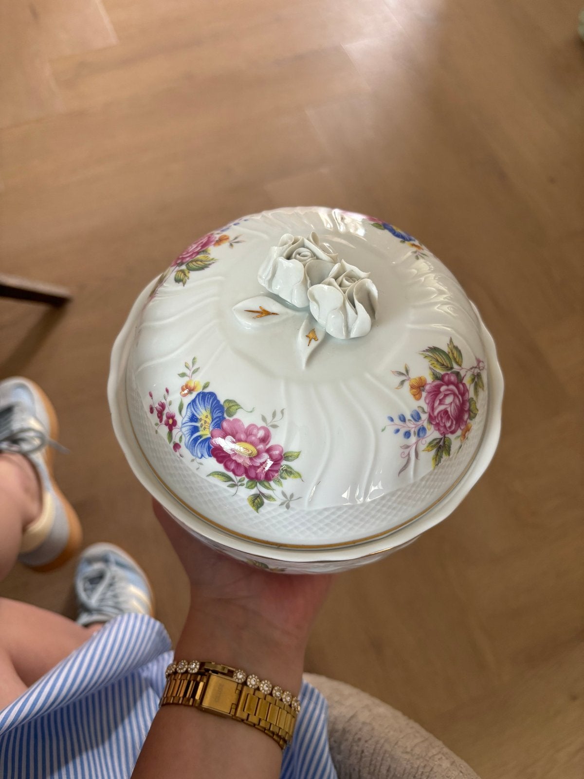Hollóháza Porseleinen Dekselchaal - Barokstijl met Rozen, Antiek en Kunst, Ophalen of Verzenden