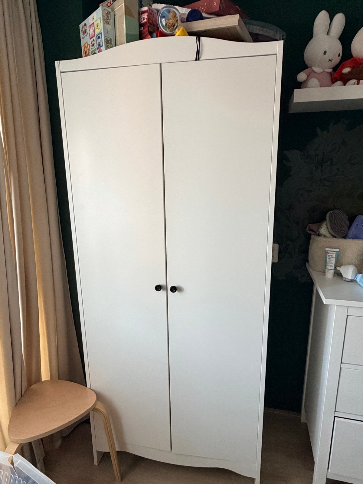 Witte kledingkast/commode voor baby- of kinderkamer, Gebruikt, Kast, 50 tot 70 cm, 105 cm of meer