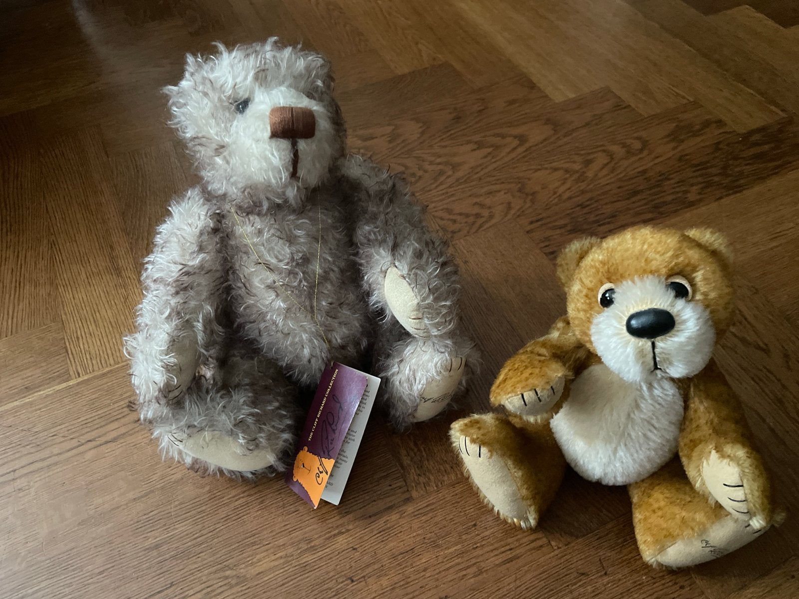 Twee zeldzame Cliff Richard teddyberen (gelimiteerde editie), Verzamelen, Ophalen of Verzenden, Zo goed als nieuw, Stoffen beer