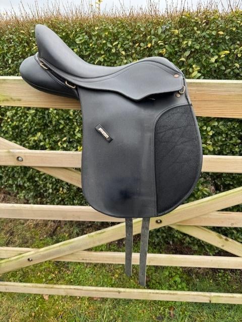 Wintec veelzijdigheidszadel 16 inch inclusief singel, Dieren en Toebehoren, Ophalen of Verzenden, Gebruikt, Recreatie
