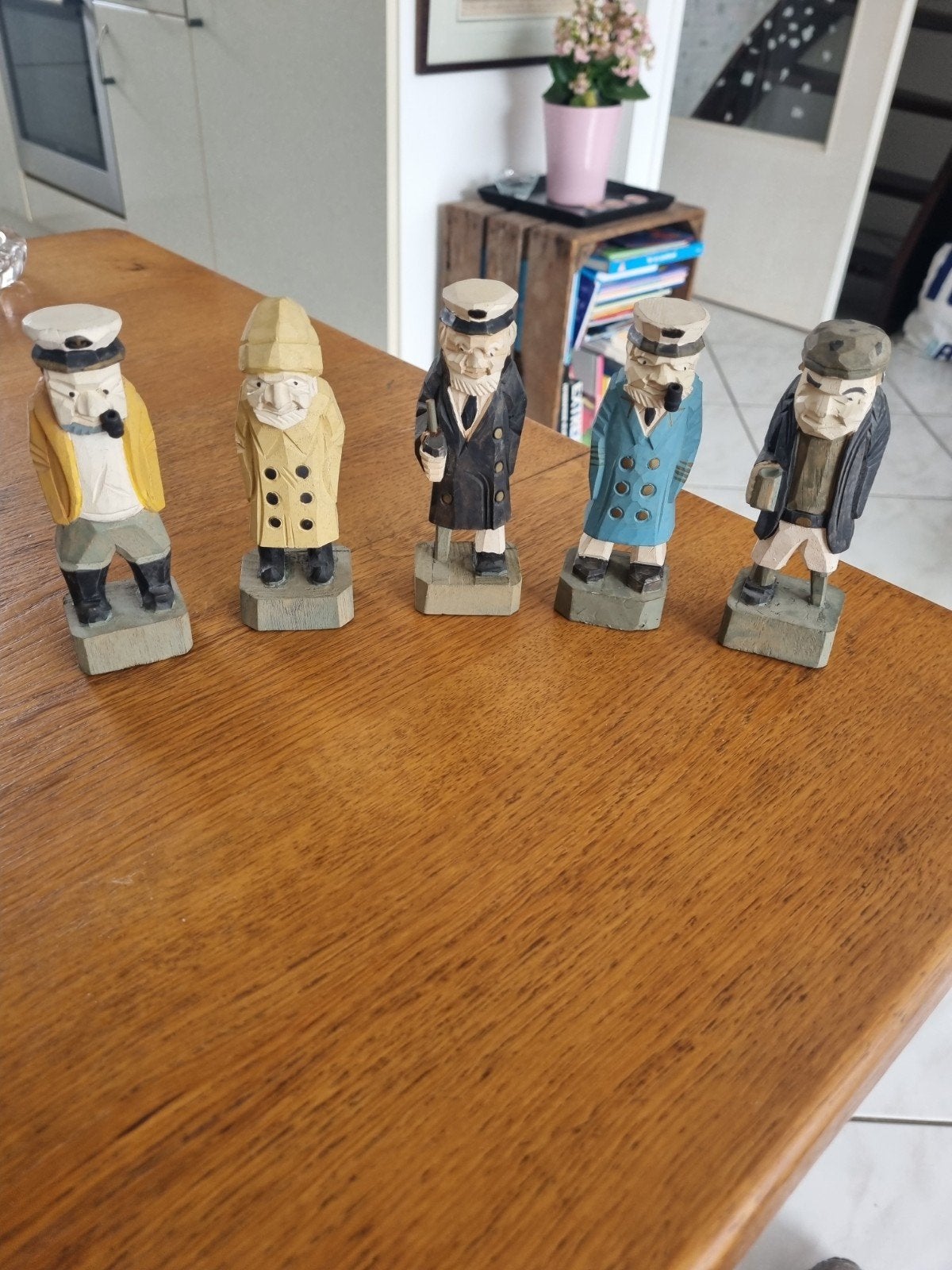 Set van 5 handgesneden houten zeemansbeeldjes, Ophalen of Verzenden, 20 - 50 cm, Handgemaakt, Beeld