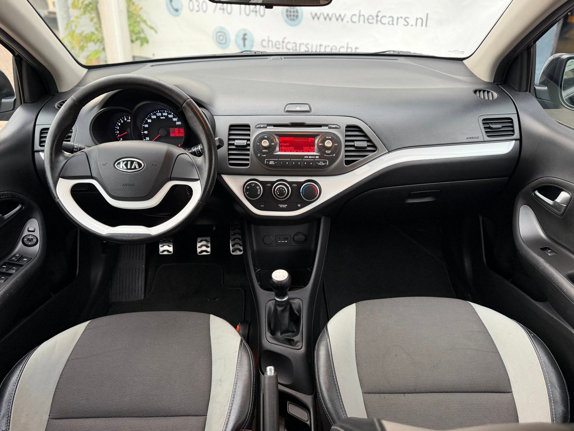 Kia Picanto 1.0|NAP|AIRCO|NIEUWEAPK|HALFLEER|5DEURS|BOEKJES!, Auto's, Voorwielaandrijving, Gebruikt, 400 kg, Leder en Stof