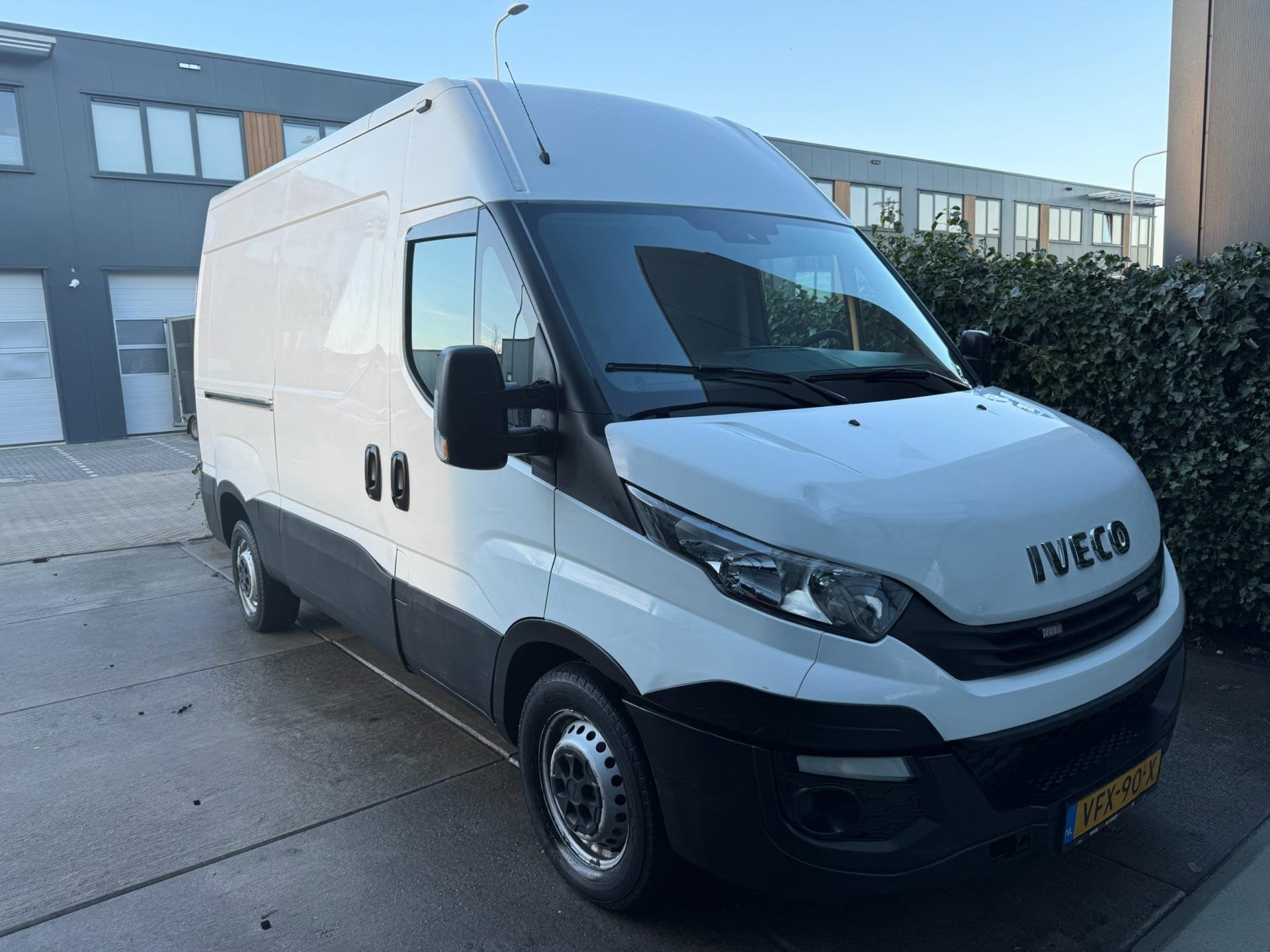 Iveco Daily 35S14V 2.3 352! 3-Persoons! Clima! Cruise!, Auto's, Bestelauto's, Iveco, Wit, 14 km/l, Bedrijf