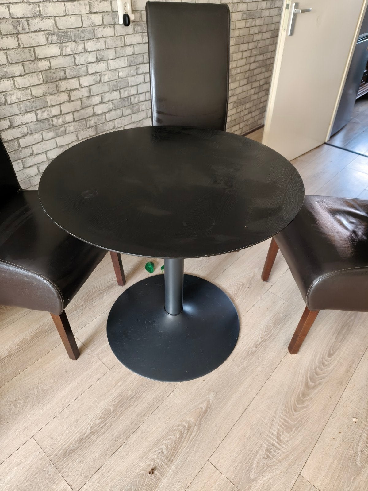 Elegante donkerbruine eetkamerstoelen met tafel, Modern, Klassiek, Gebruikt, Twee, Bruin