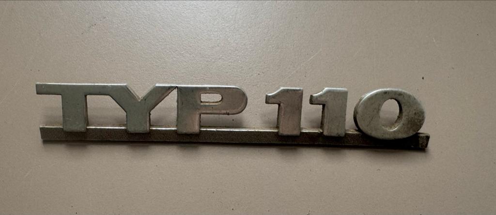 Embleem 'NSU TYP 110' - Klassieke Auto Onderdeel, Gebruikt, Voor, Ophalen of Verzenden, Oldtimer onderdelen