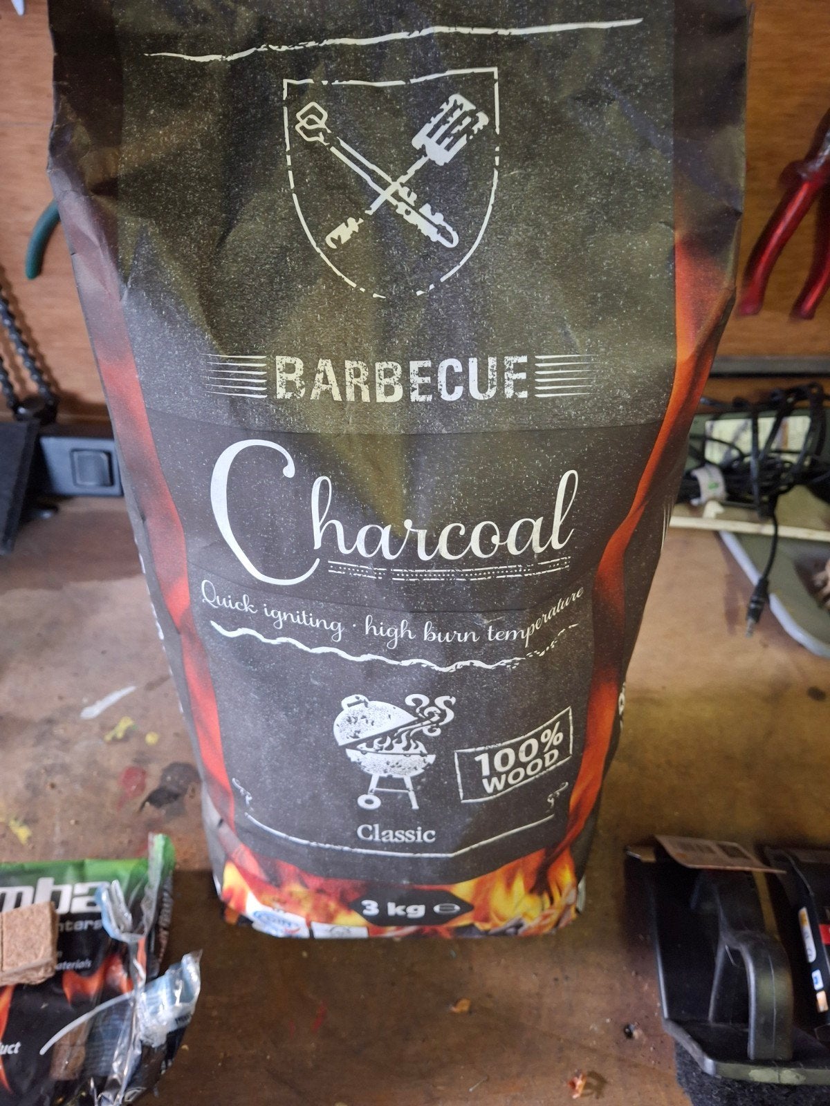 Houtskool, aanmaakblokjes en BBQ borstels, Ophalen, Nieuw, Diverse (Barbecue Charcoal, Samba, Grill Meister)
