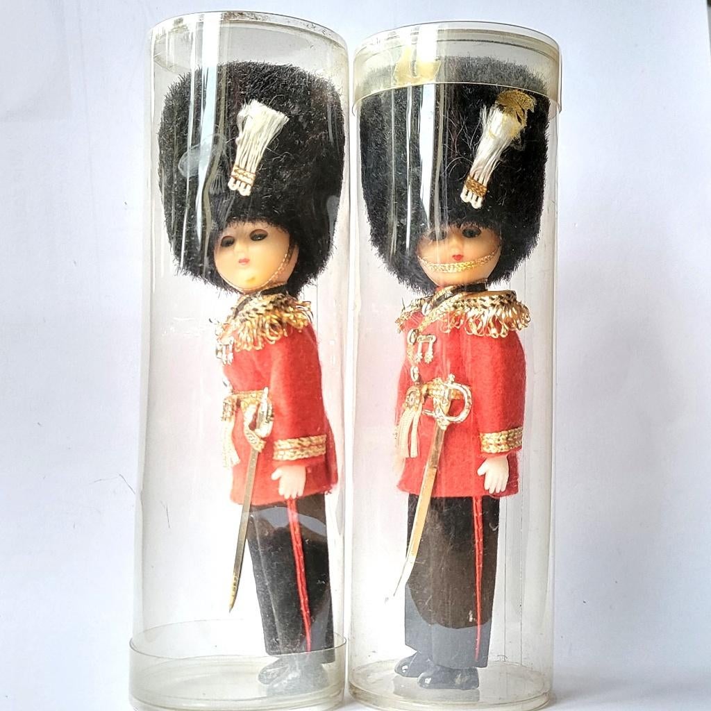 Vintage verzamelbare Britse Koninklijke Garde engelse poppen, Verzamelen, Poppen, Ophalen of Verzenden, Zo goed als nieuw, Pop