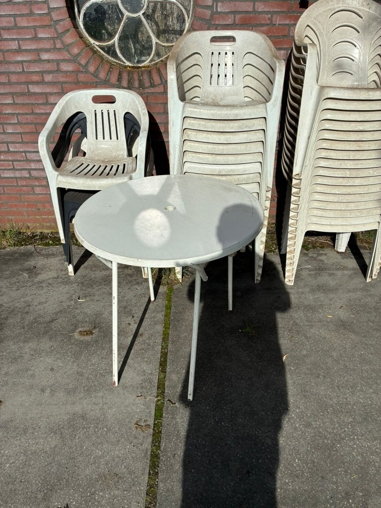 kuipstoelen en tafel, Ophalen, Gebruikt, Rond, Kunststof