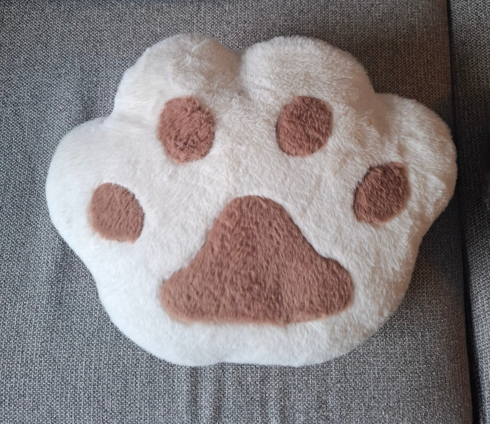 Wit beige kussen in de vorm van pootafdruk van kat of hond, Huis en Inrichting, Woonaccessoires | Kussens, Ophalen, Overige merken