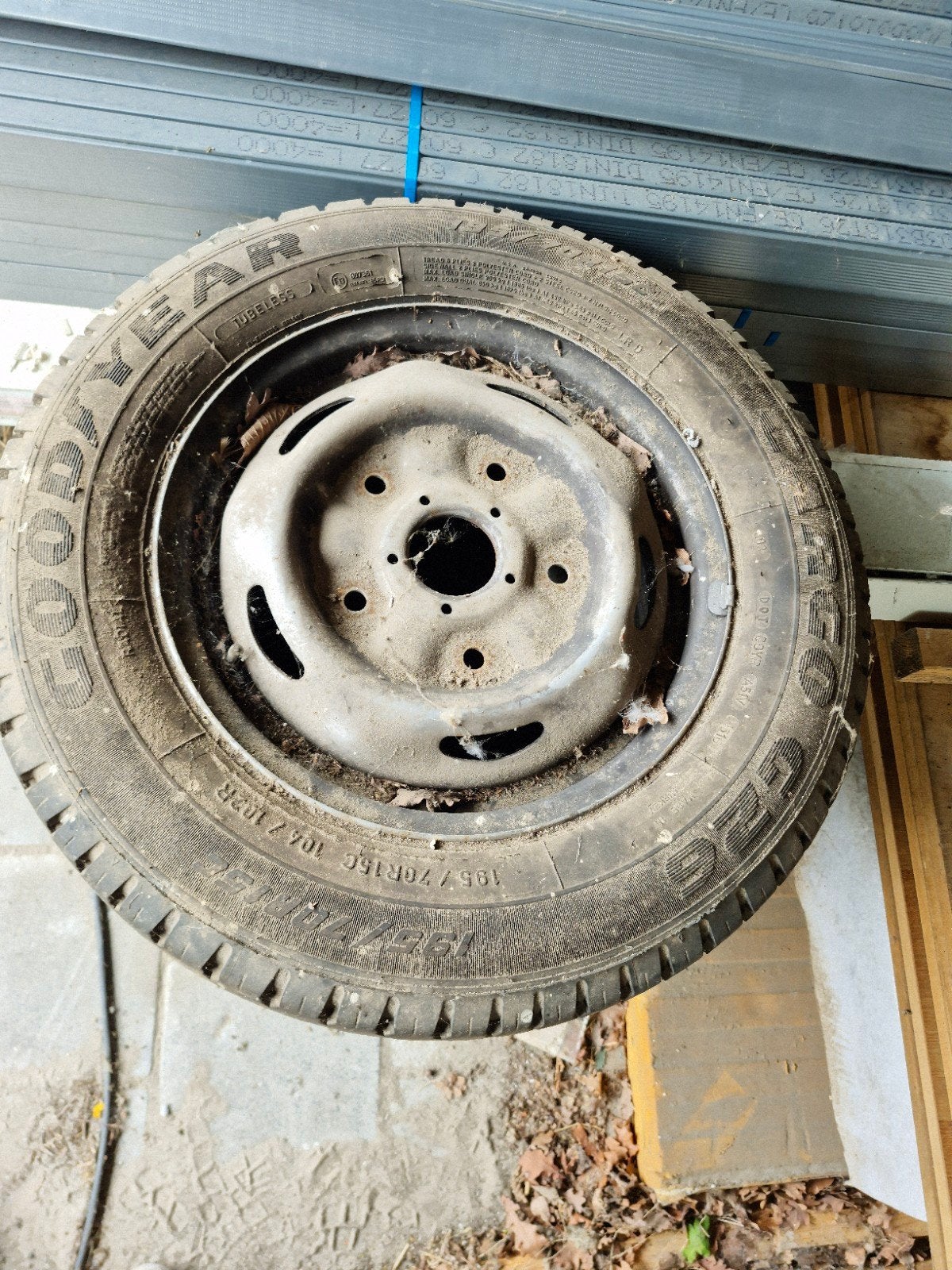 winterbanden met velg voor ford transit 2010, Ophalen, Zo goed als nieuw