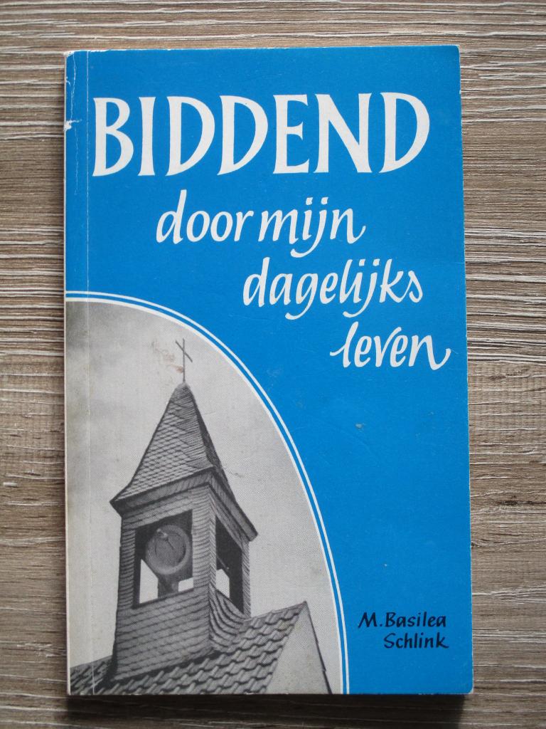 Biddend door mijn dagelijks leven - M. Basilea Schenk, Ophalen of Verzenden, Gelezen