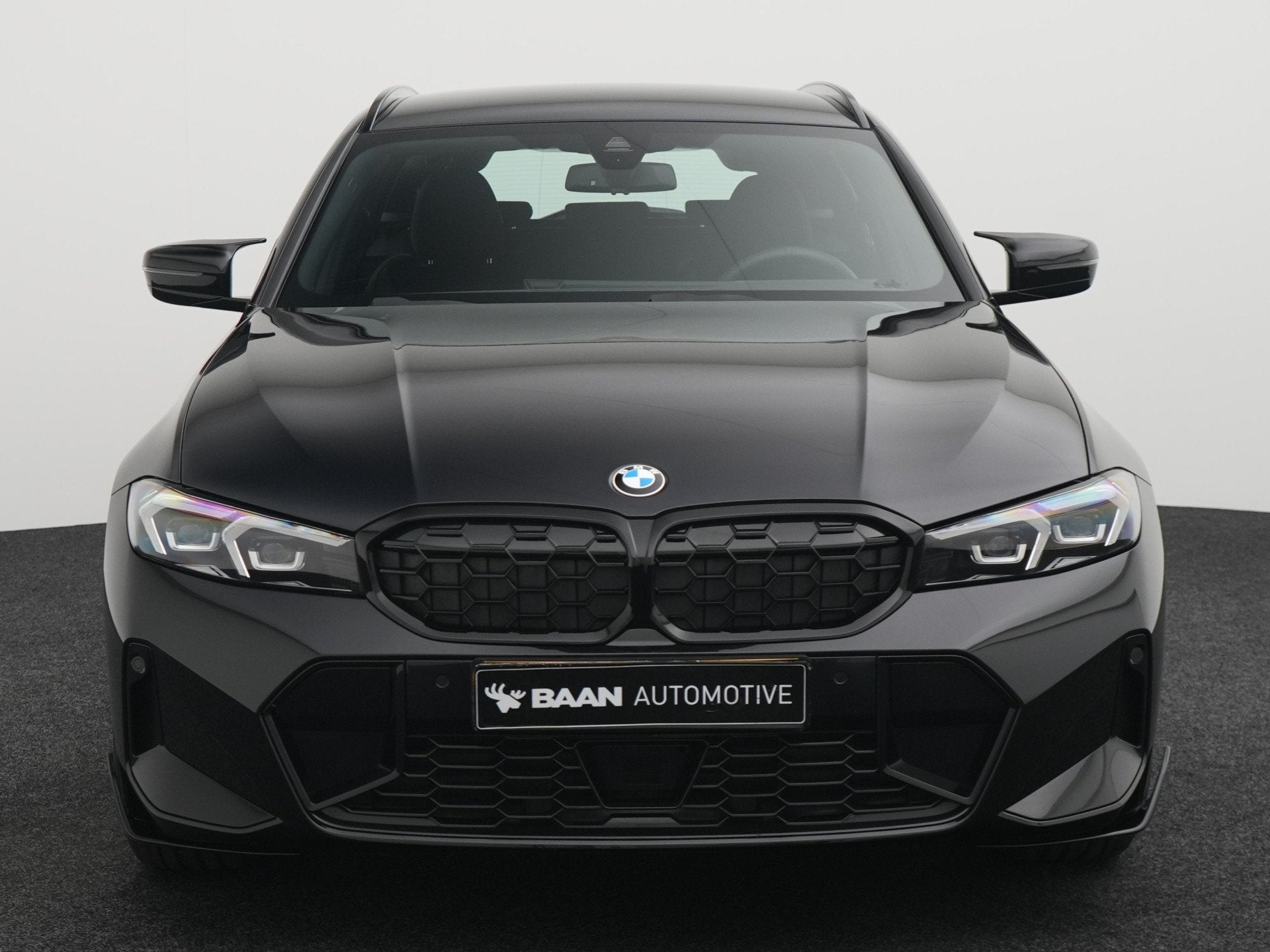 Foto 3 van BMW 3 Serie Touring 330i xDrive M-Sport | M-Performance Pack