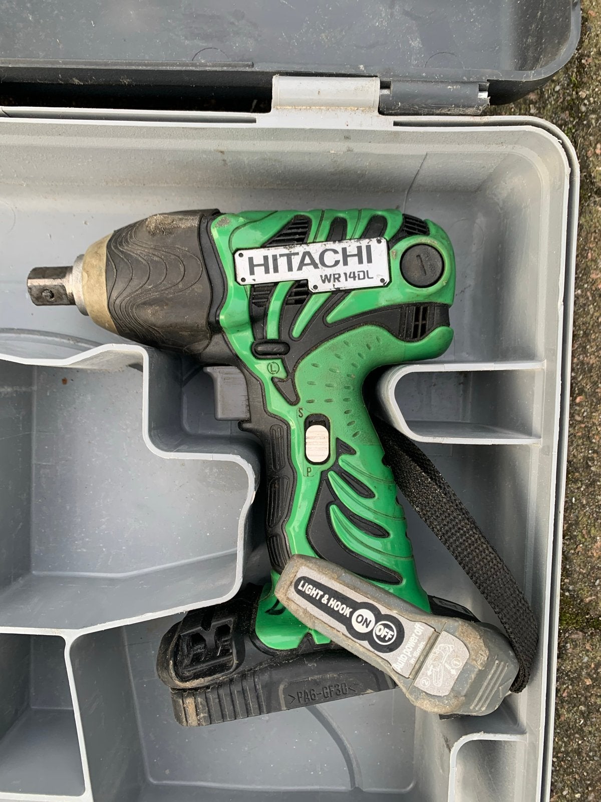 Hitachi WR 14DL Slagmoersleutel met lader (zonder accu), Ophalen of Verzenden, Gebruikt, Overige typen, Variabele snelheid