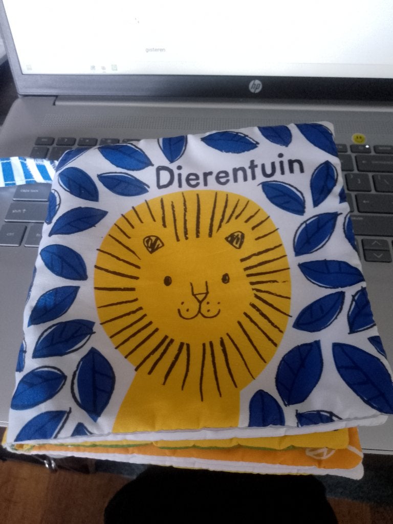 het stoffen boek  dierentuin piepklein verhaaltjes, Ophalen of Verzenden, Gelezen