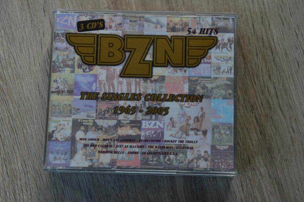 BZN == THE SINGLES COLLECTION 3CDbox 1965-2005 en exclusi, Verzenden, Zo goed als nieuw