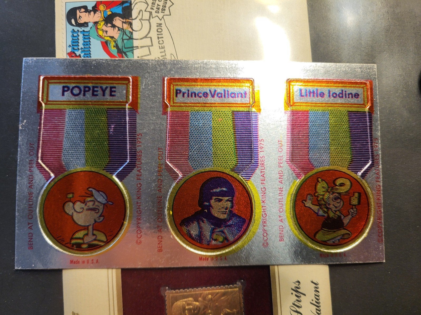 prins prince valiant. popeye. medaille karton 1975 nieuw, Ophalen of Verzenden, Overige figuren, Nieuw, Gebruiksvoorwerp