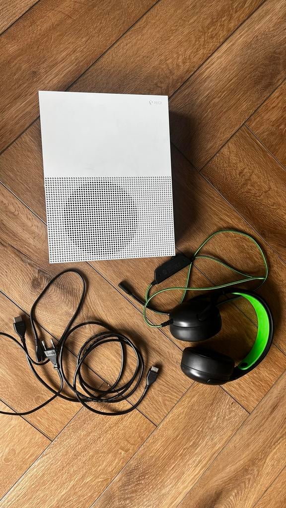 Xbox One met koptelefoon, 1 speler, Ophalen of Verzenden, Gebruikt, Online