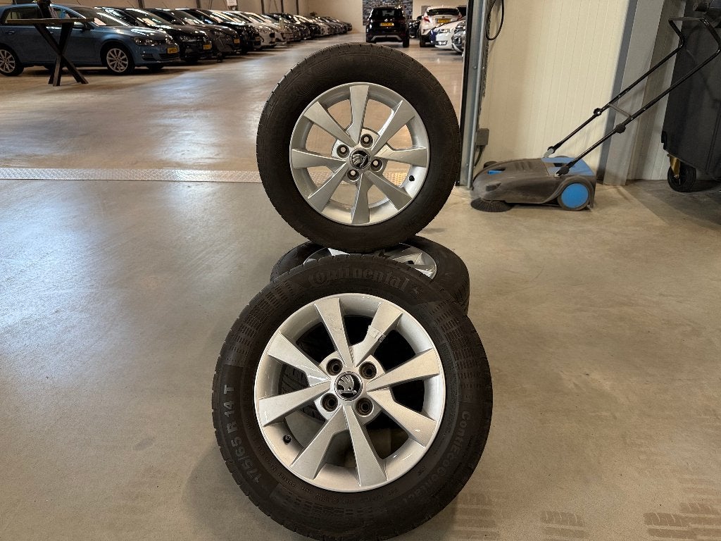 Skoda Citigo velgen + Continental/Vredestein banden (4-6mm), Ophalen, 14 inch, Gebruikt, Velg(en)