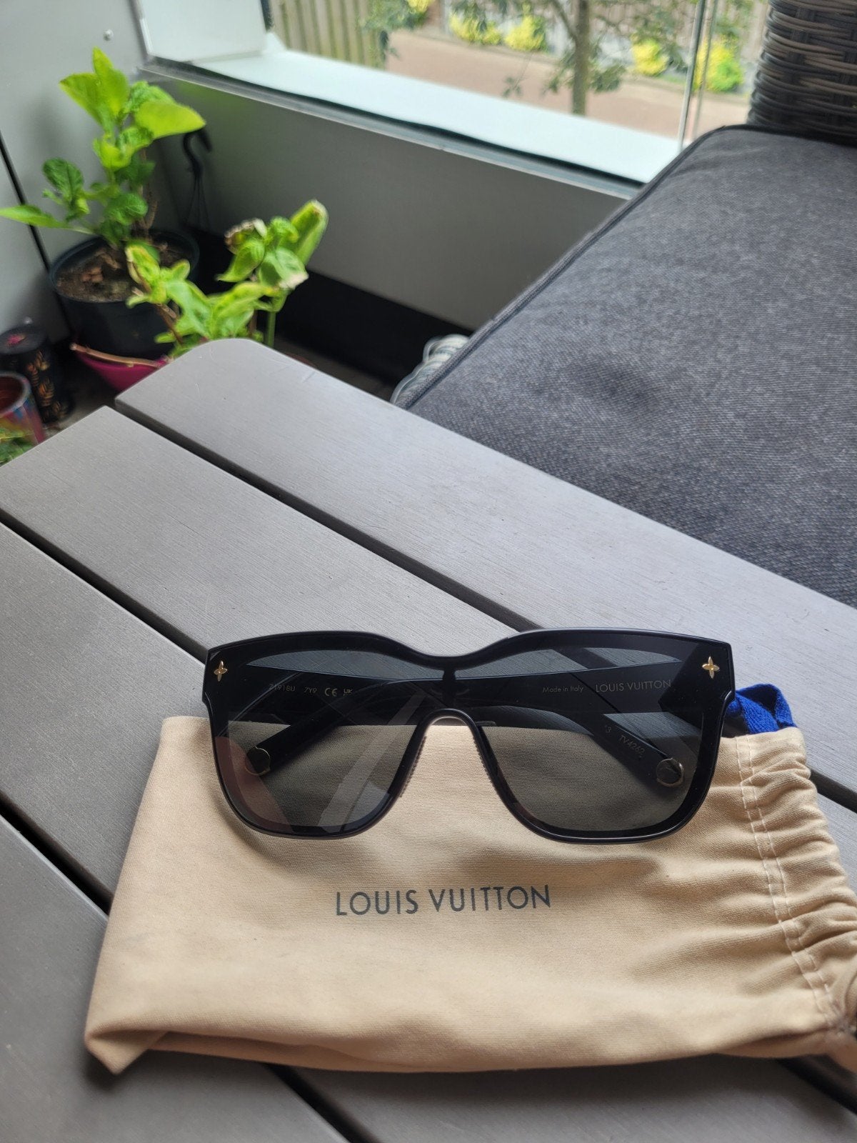 Louis Vuitton zonnebril zwart, Ophalen of Verzenden, Zwart, Overige merken
