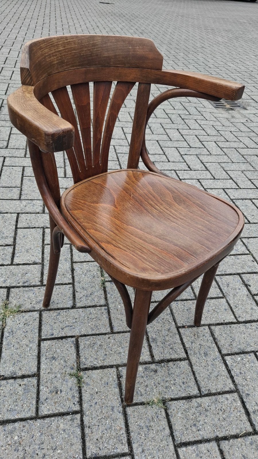 12 thonet cafe bistro horeca stoelen arm bruin gebogen hout, Gebruikt, Bruin, Ophalen of Verzenden, Vijf, Zes of meer stoelen