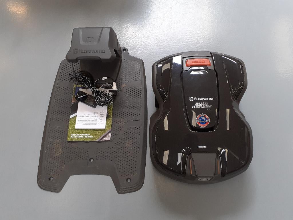 Husqvarna 305 Automower, robotmaaier, Bj 2024, Nieuwstaat!, Ophalen, Zo goed als nieuw, 20 tot 25 cm, Husqvarna