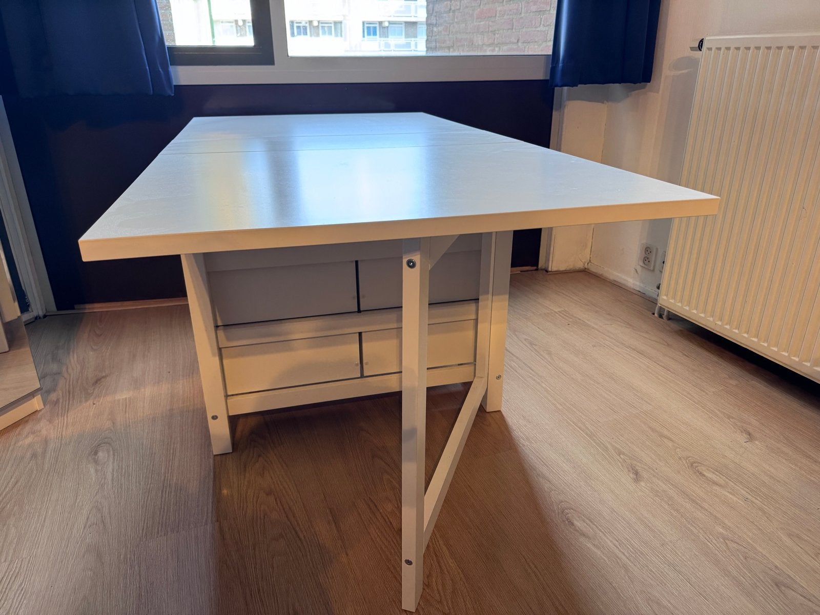 Witte uitschuifbare eettafel met lades (IKEA)