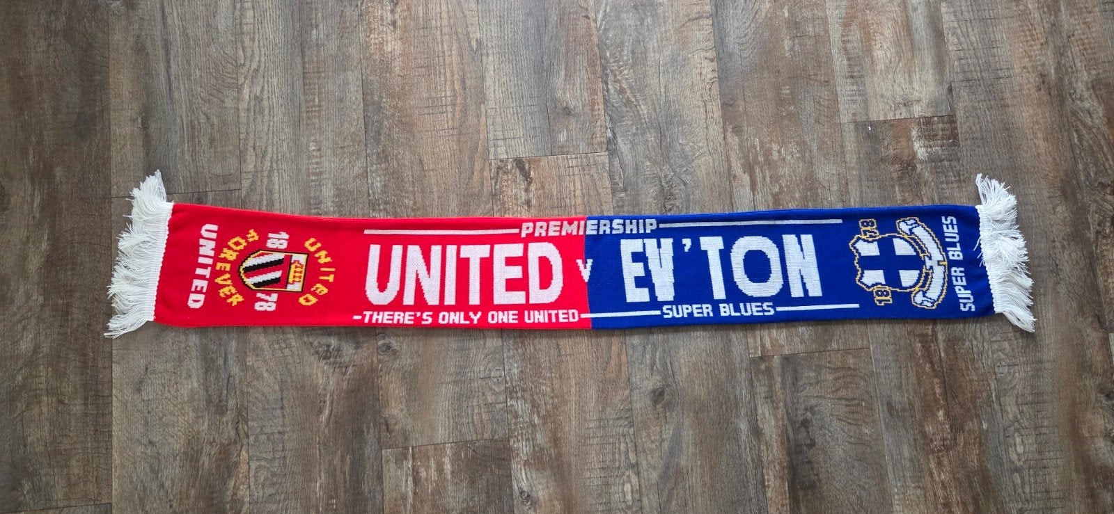 Sjaal Manchester United - Everton, Verzamelen, Ophalen of Verzenden, Zo goed als nieuw, Buitenlandse clubs, Vaantje of Sjaal