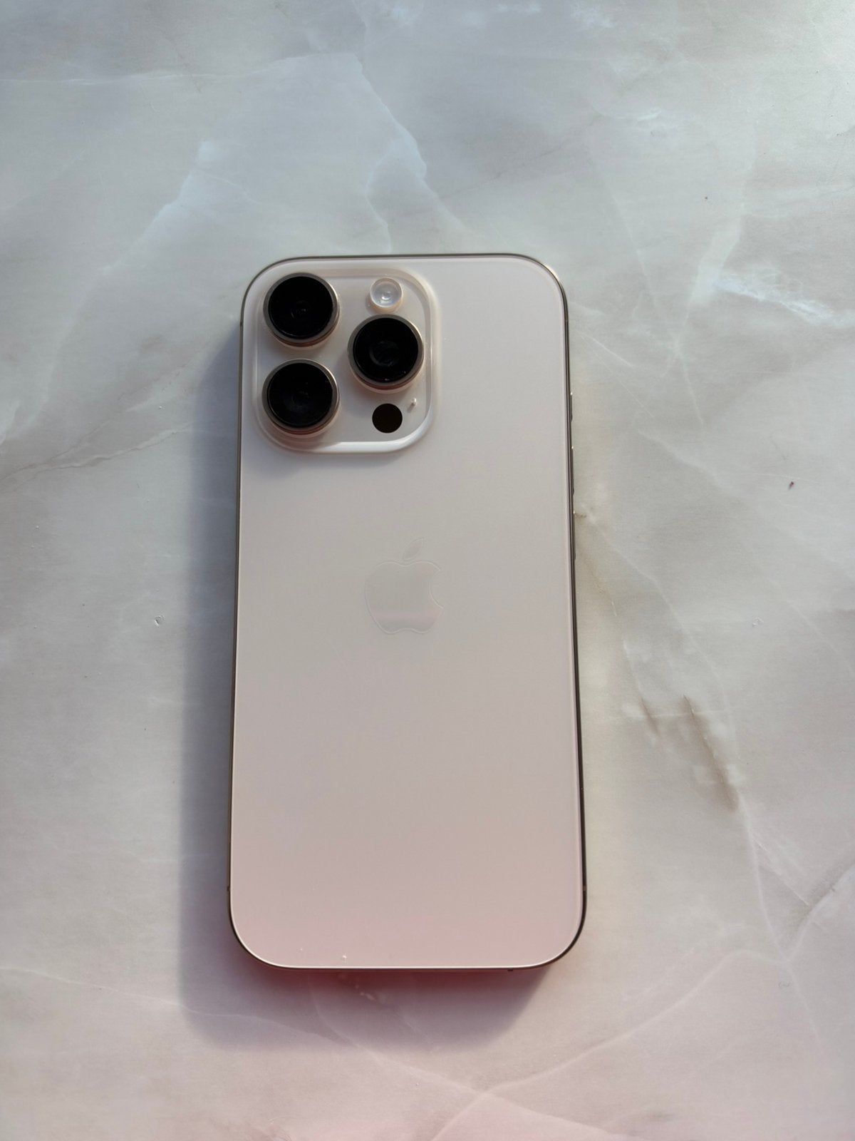 Iphone 16 pro Desert Titanium 128GB 1 jaar oud