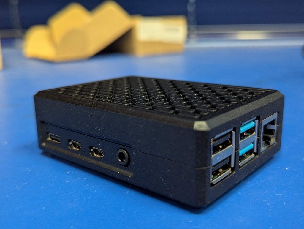 Raspberry Pi 4 Model B 8GB met behuizing en accessoires, 32 GB, Minder dan 2 Ghz, Ophalen of Verzenden, Zo goed als nieuw