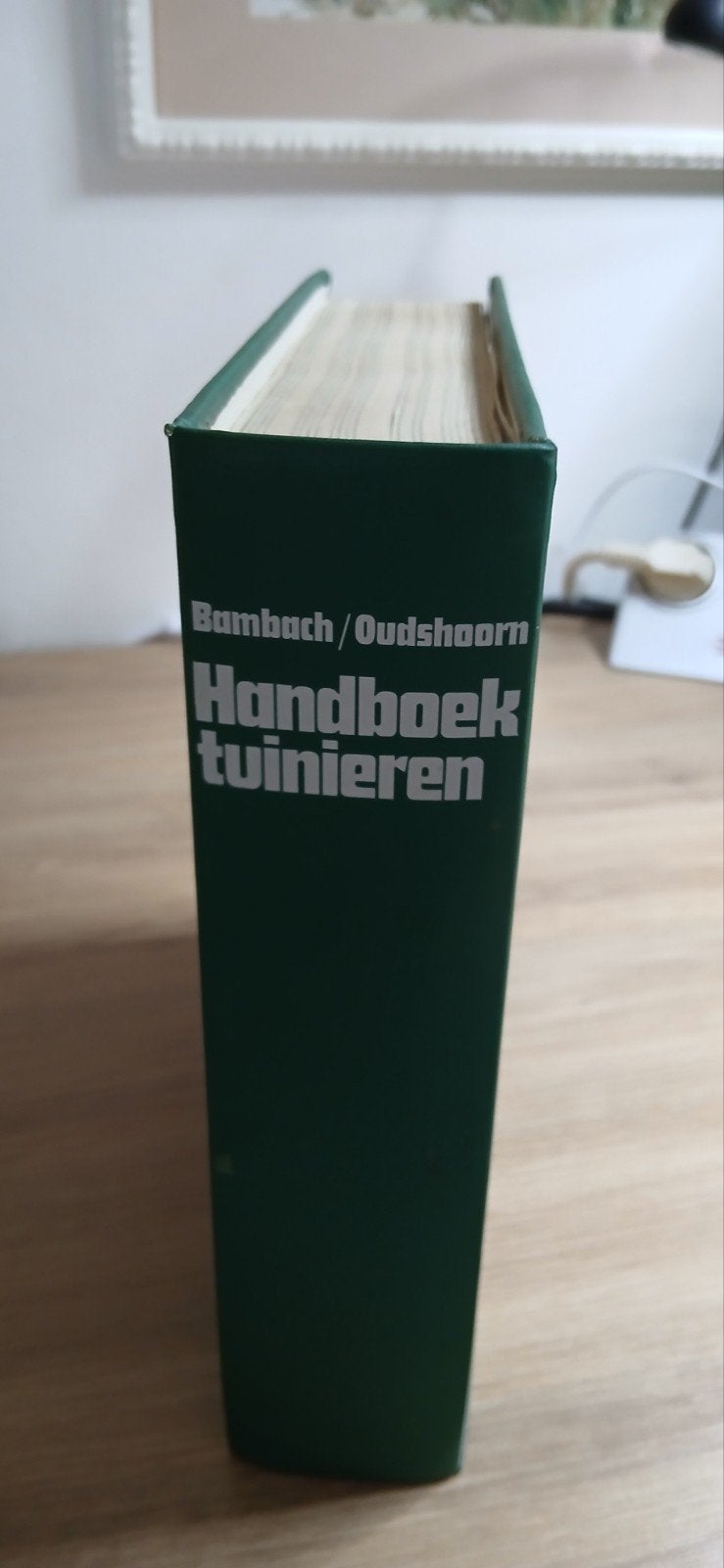 Bambach/Oudshoorn Handboek Tuinieren - Compleet tuinboek, Boeken, Ophalen of Verzenden, Gelezen, Bambach / Oudshoorn, Tuinieren en Tuinplanten