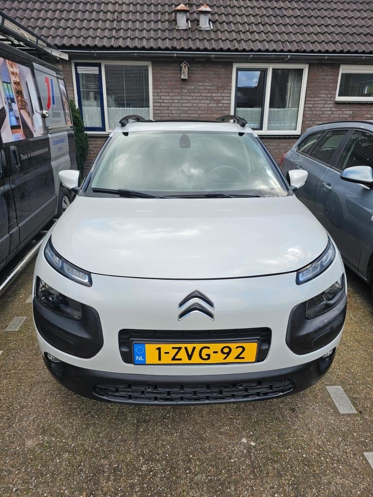 Citroën C4 Cactus 1.2 E-thp airco Panorama dak, Stof, 40 €/maand, Zwart, 1199 cc