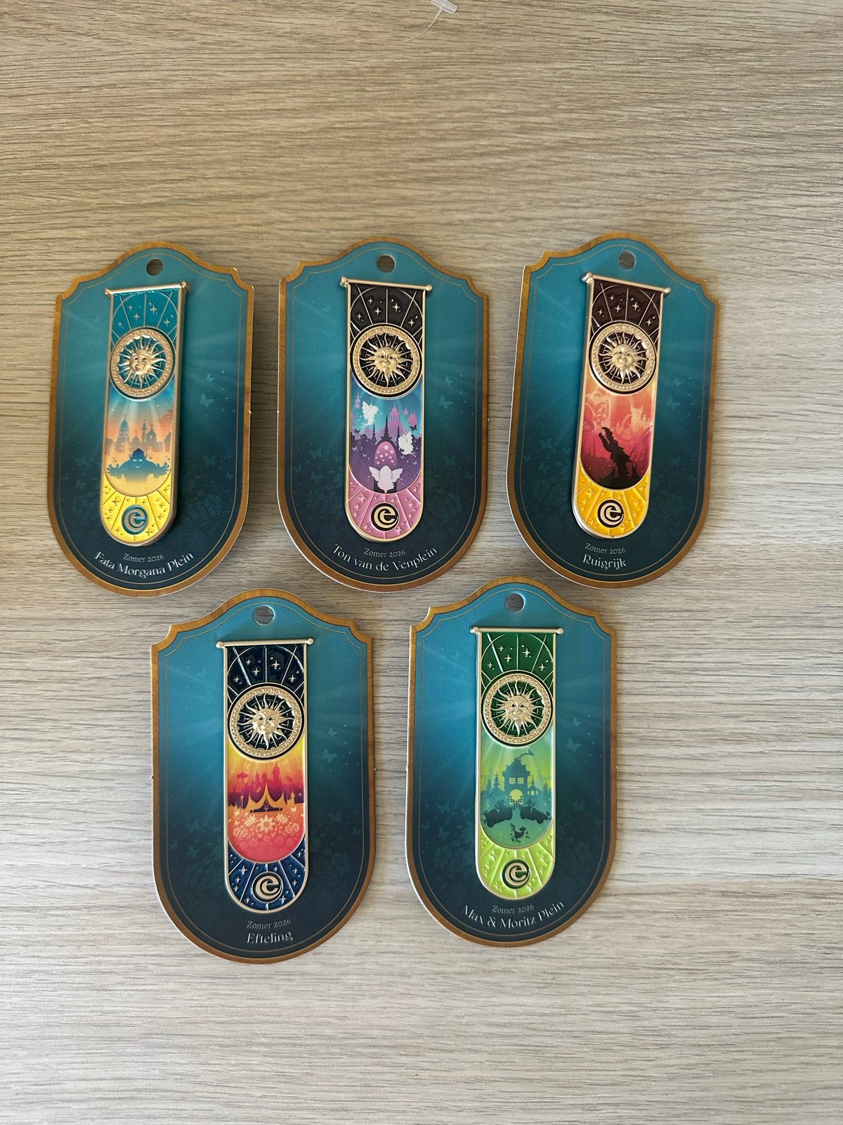 Efteling Zomer Vaandel Pin Set (5 stuks), Verzamelen, Ophalen of Verzenden, Zo goed als nieuw, Button of Speldje