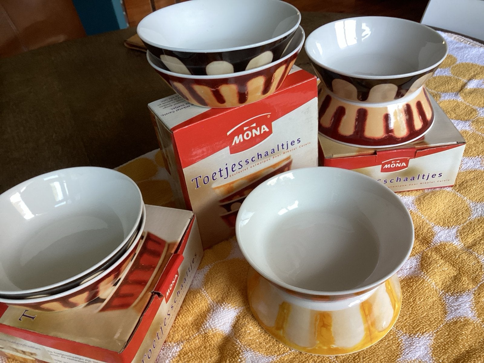 Mona Toetjes Schaaltjes Retro Jaren 60/70 - 8 stuks, Ophalen of Verzenden