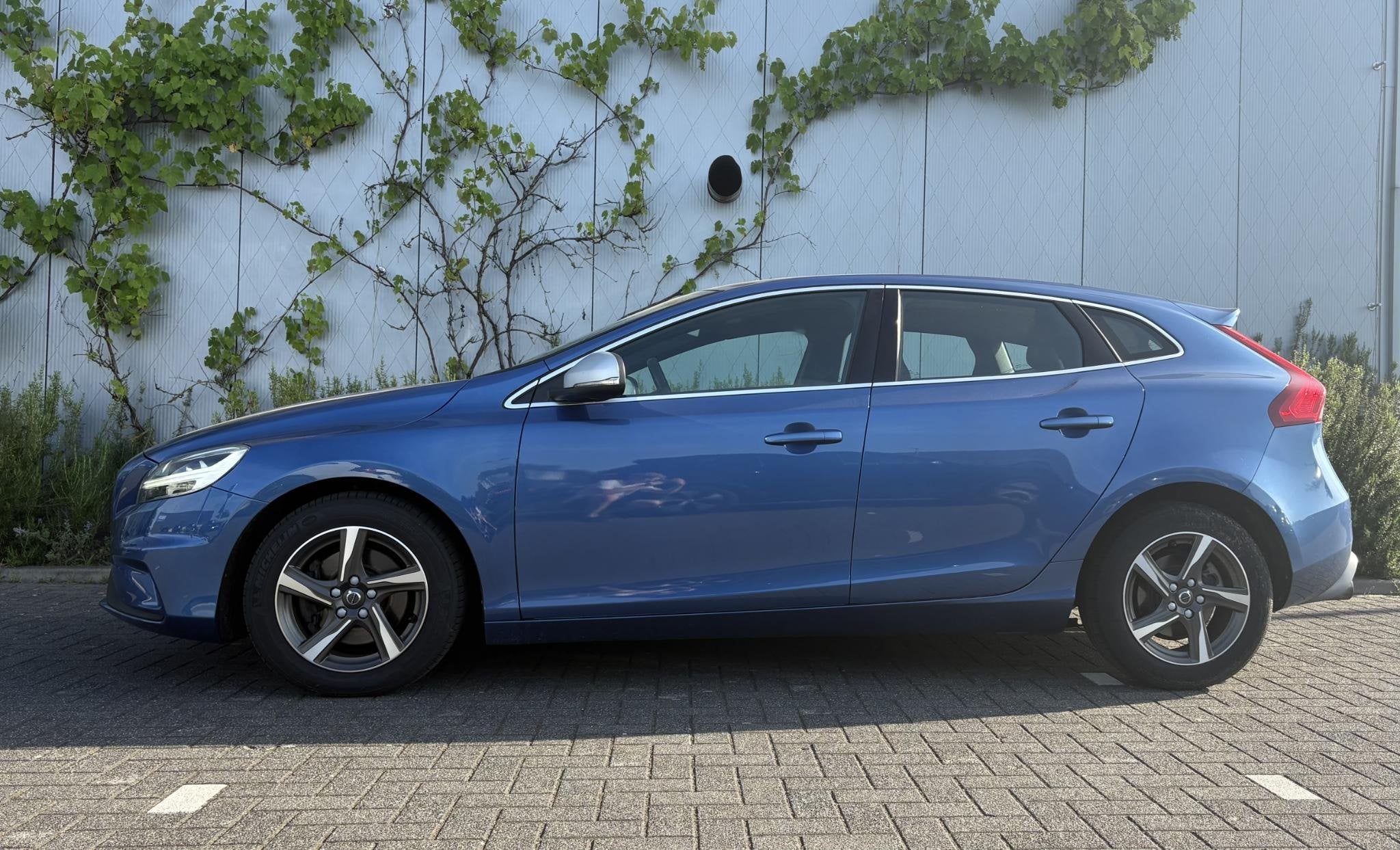 Volvo V40 2.0 T4 Business Sport | R-Design | Navigatie | Hig, Auto's, Volvo, Gebruikt, Blauw, Bedrijf, Handgeschakeld
