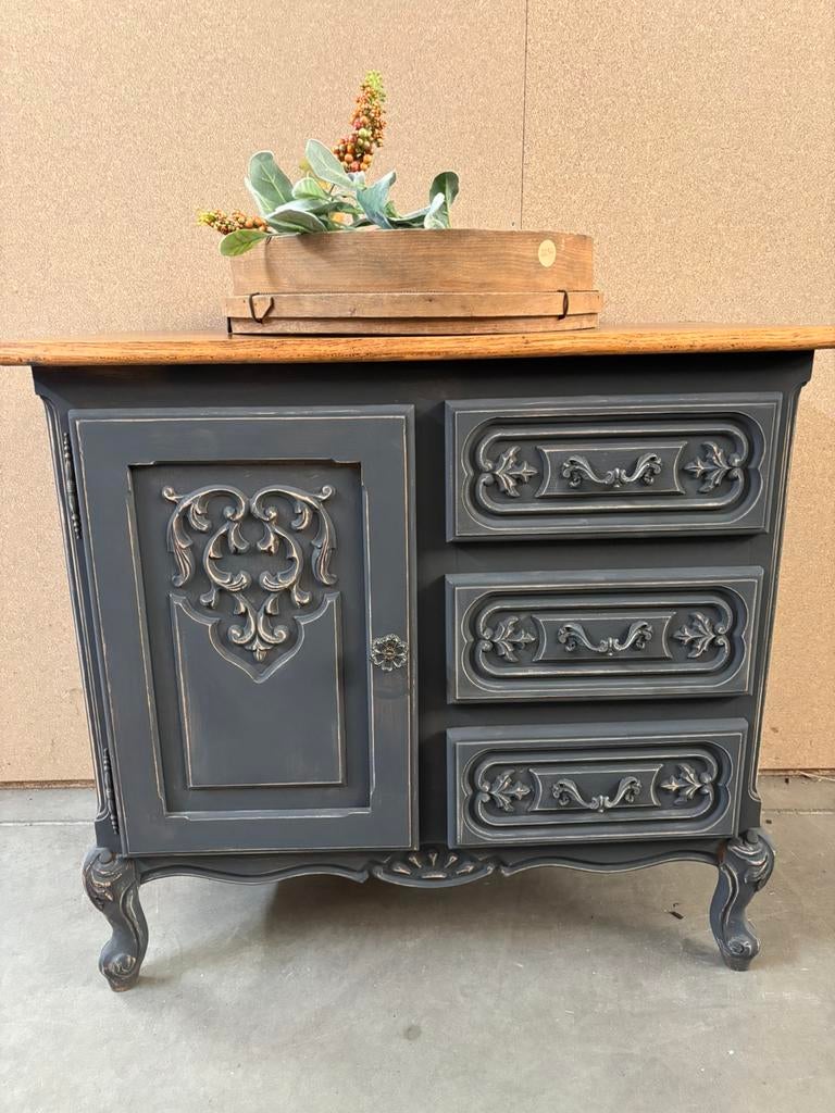 Brocante kast / ladekast, Huis en Inrichting, Kasten | Ladekasten, Ophalen, Studio Larilo, Eikenhout, Zo goed als nieuw