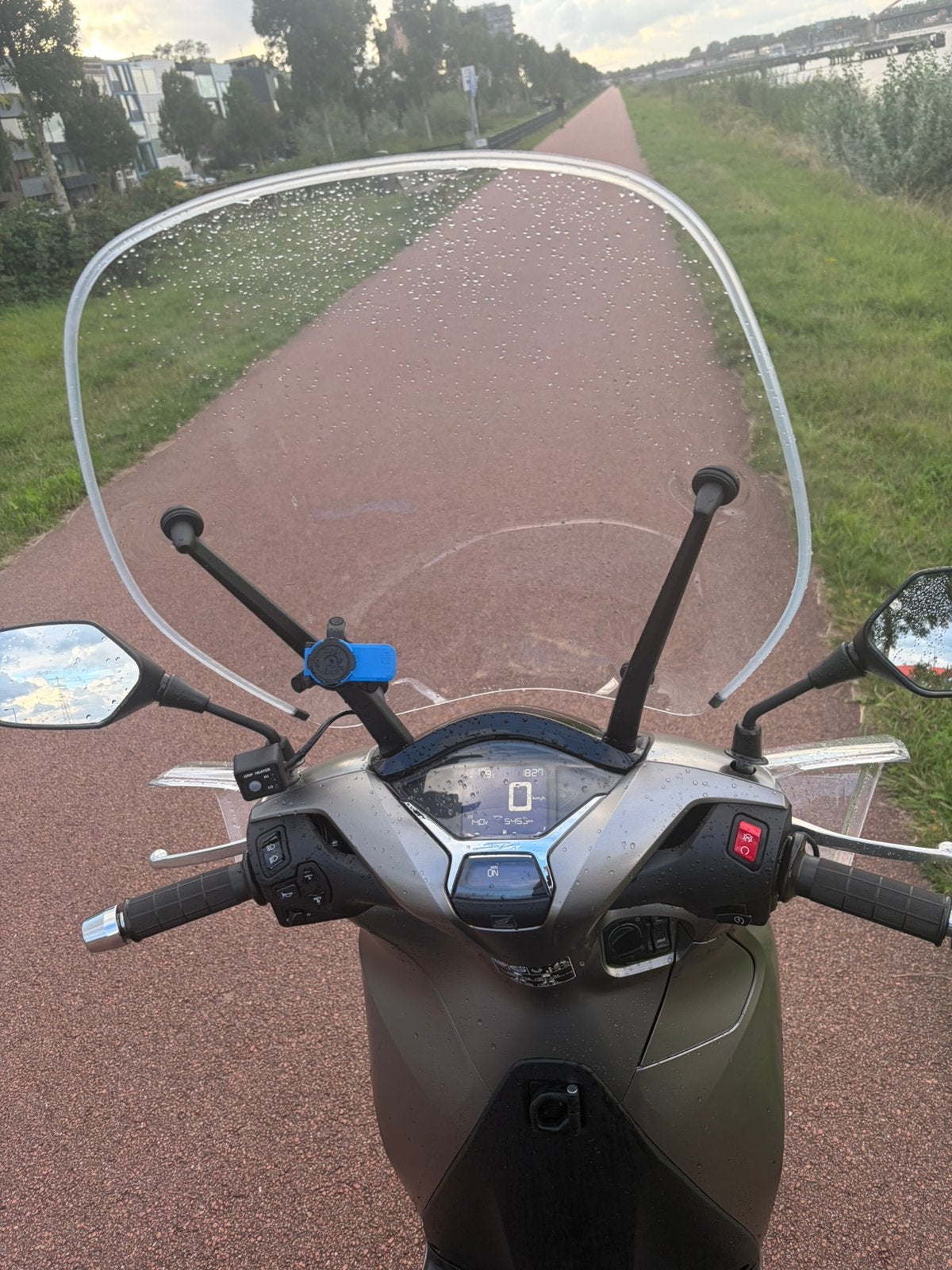 Foto 7 van Honda sh 350i 2023