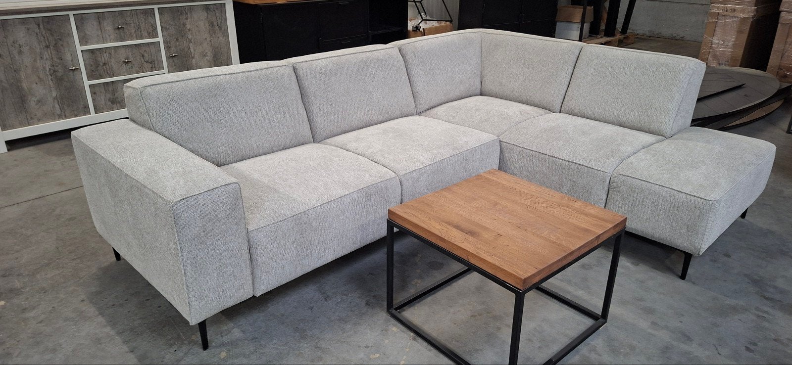 Nieuwe Hoekbank uit Showroom - Hoge Kwaliteit Stof, Huis en Inrichting, Banken | Bankstellen, 250 tot 300 cm, Hoekbank, Nieuw