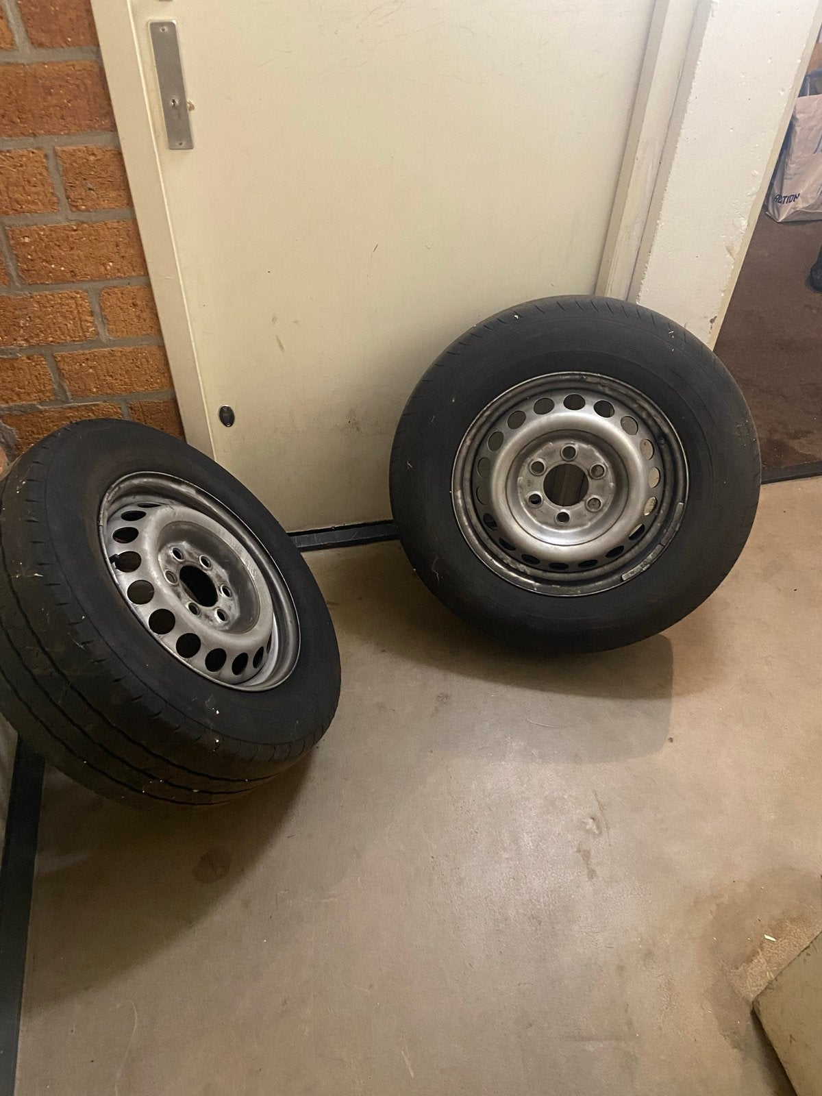 30 euro per stuk banden maat 235/65/16, 16 inch, Banden en Velgen, Ophalen of Verzenden, 235 mm