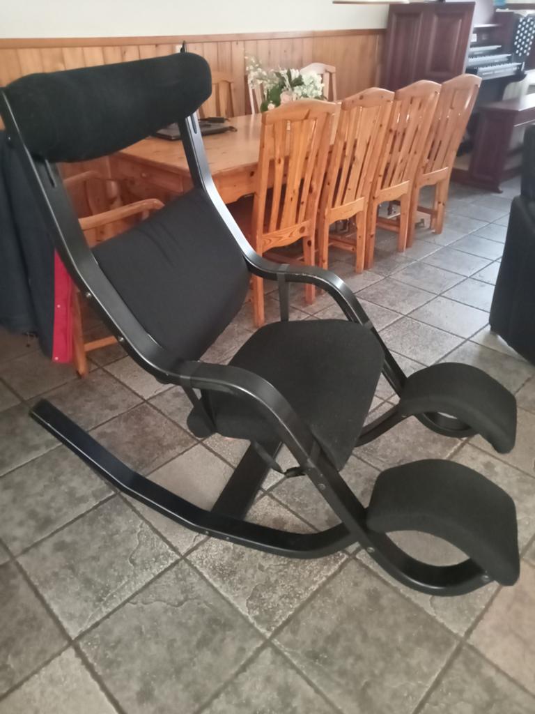 Stokke stoel Gravity balans stoel, Huis en Inrichting, Fauteuils, Gebruikt, Stof, 50 tot 75 cm, 75 tot 100 cm, Ophalen