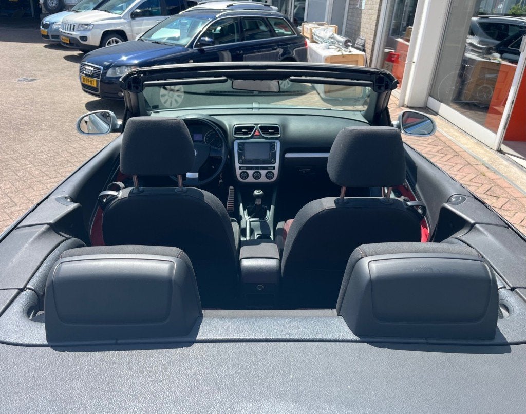 Volkswagen EOS 2.0 16V FSI Clima cruise CarPlay Camera NL-au, Auto's, Voorwielaandrijving, Gebruikt, 4 cilinders, 4 stoelen
