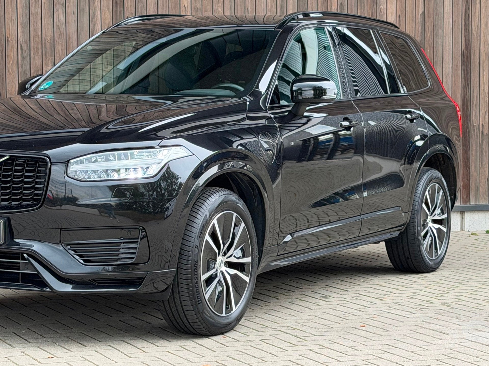 Volvo XC90 2.0 T8 Recharge AWD R-Design / Luchtvering / Trek, Auto's, Gebruikt, Euro 6, 4 cilinders, 7 stoelen