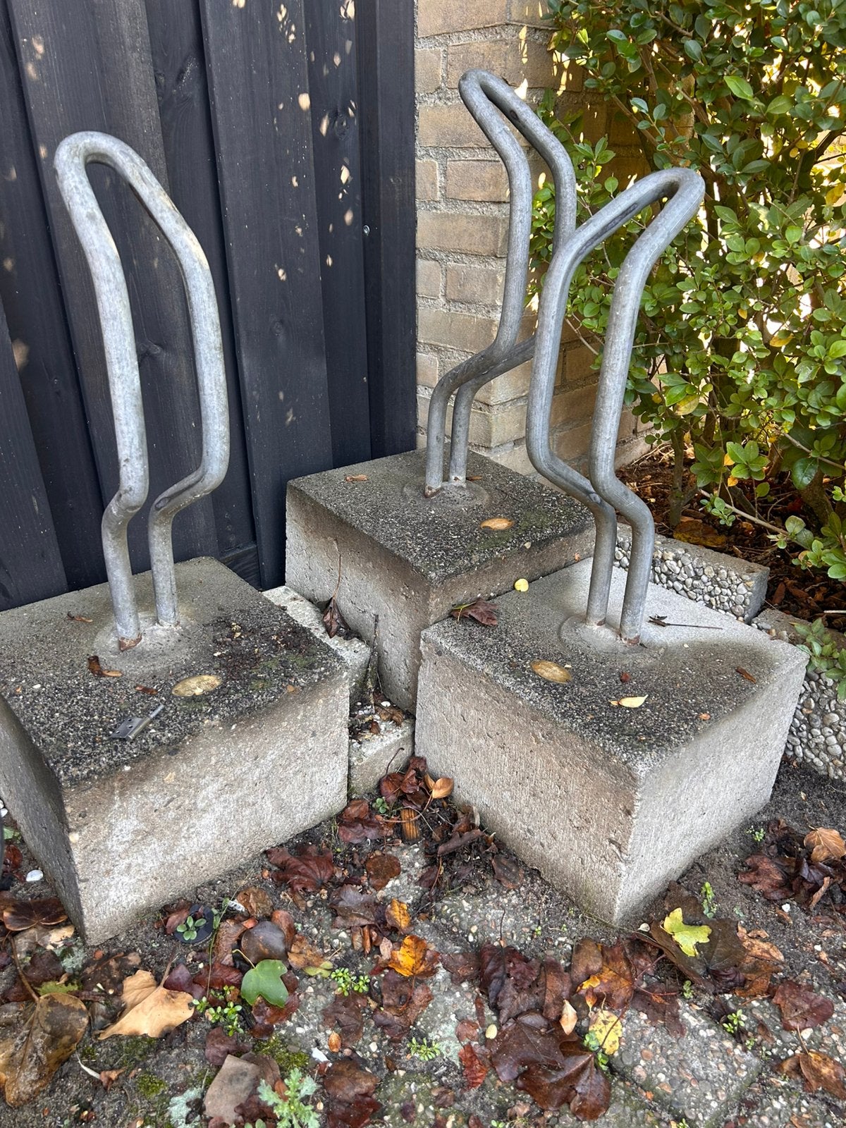 Fietsbeugel met beton voet, Ophalen, Gebruikt