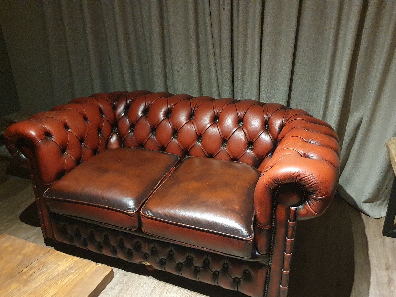 Leren Chesterfield bank - oxblood 2 en 3 persoons, Huis en Inrichting, Gebruikt, Driepersoons, Ophalen of Verzenden, Rechte bank