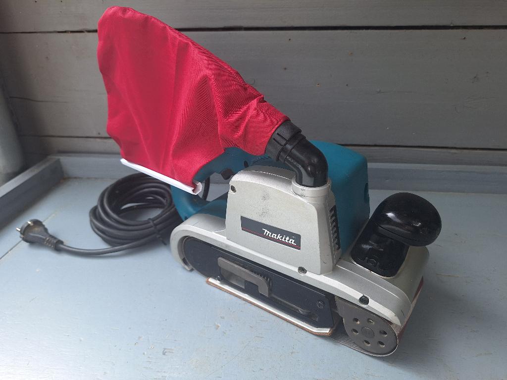 Makita 9403 bandschuurmachine 1200w, Ophalen of Verzenden, Zo goed als nieuw, 1200 watt of meer, Bandschuurmachine