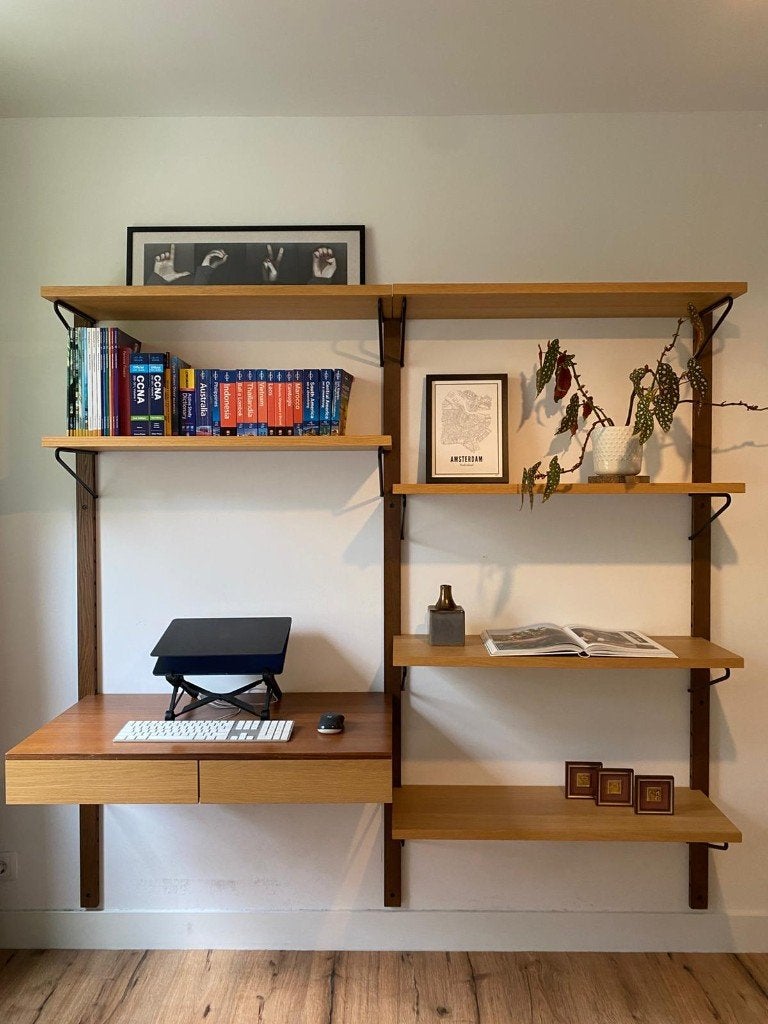 Adjustable wood Wall-Mounted Desk & Shelving System, Ophalen, Zo goed als nieuw