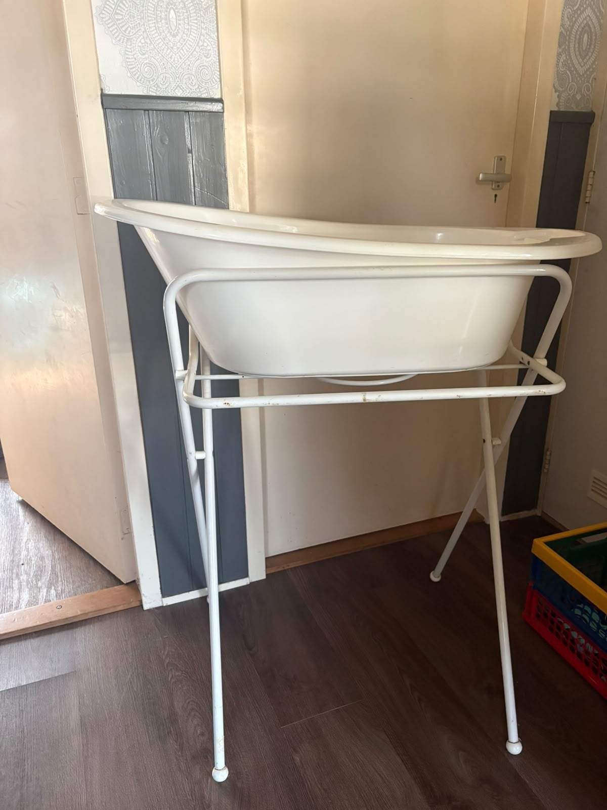 Babybadje met standaard en handdoekrek, Gebruikt, Badje, Standaard, Ophalen