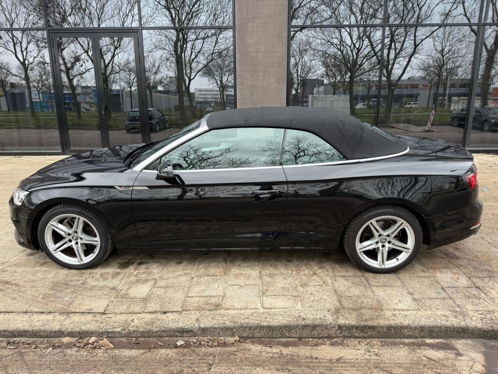 Audi A5 Cabrio 2.0 Tfsi Mhev 190pk S Tronic 2018 Zwart, Auto's, Audi, Zwart, 4 stoelen, Leder, 93 €/maand